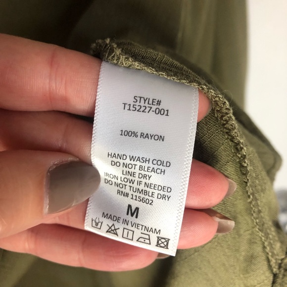 NWT All in Favor Olive Green Long Sleeve V-neck Blouse - medium - Picture 4 of 9